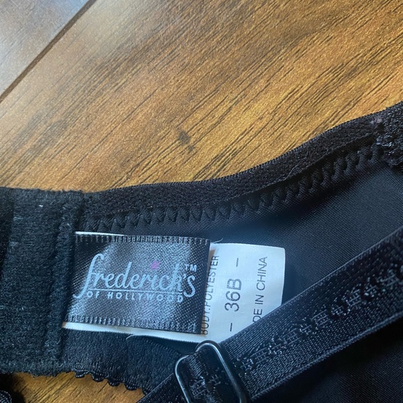 Vintage Fredrick’s of Hollywood bras - Picture 4 of 4